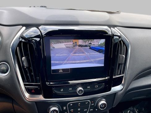 Used 2023 Chevrolet Traverse LT FWD image 21