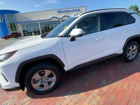 Used 2024 Toyota RAV4 XLE w/ Convenience Package AWD/4WD image 6