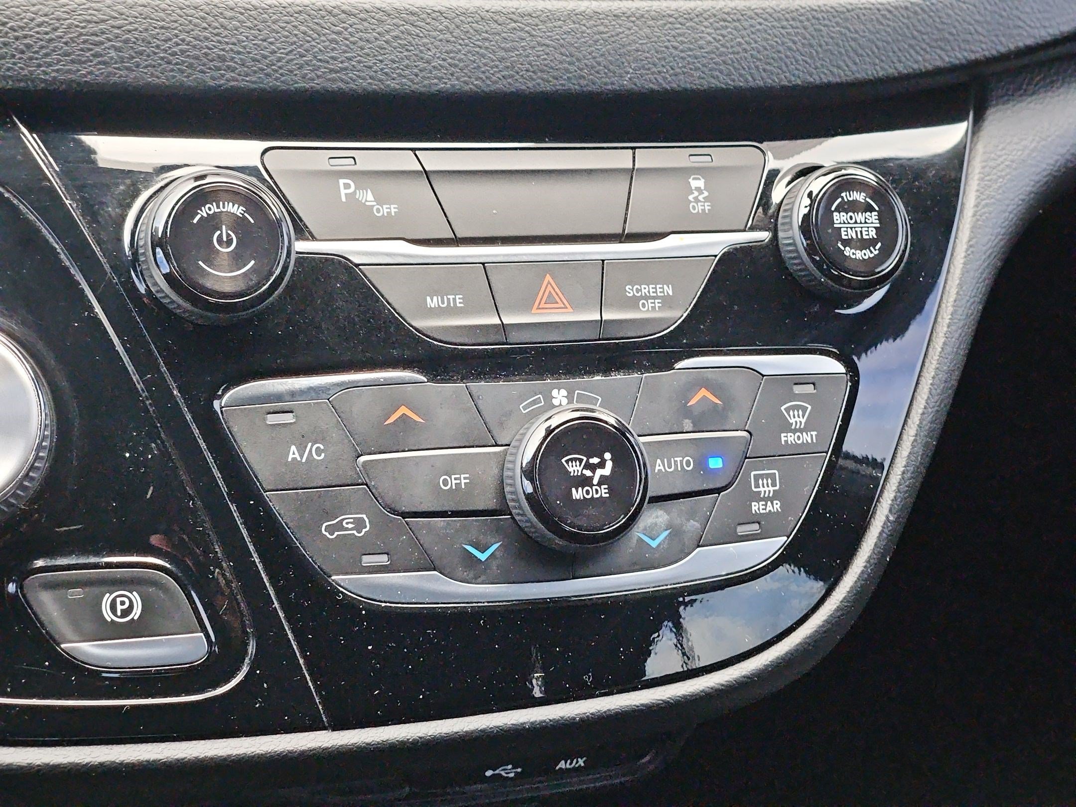 Used 2020 Chrysler Pacifica Touring-L FWD image 21