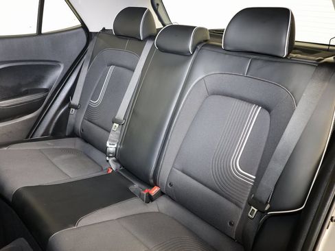 Used 2022 Hyundai Venue Limited w/ Cargo Package image 11