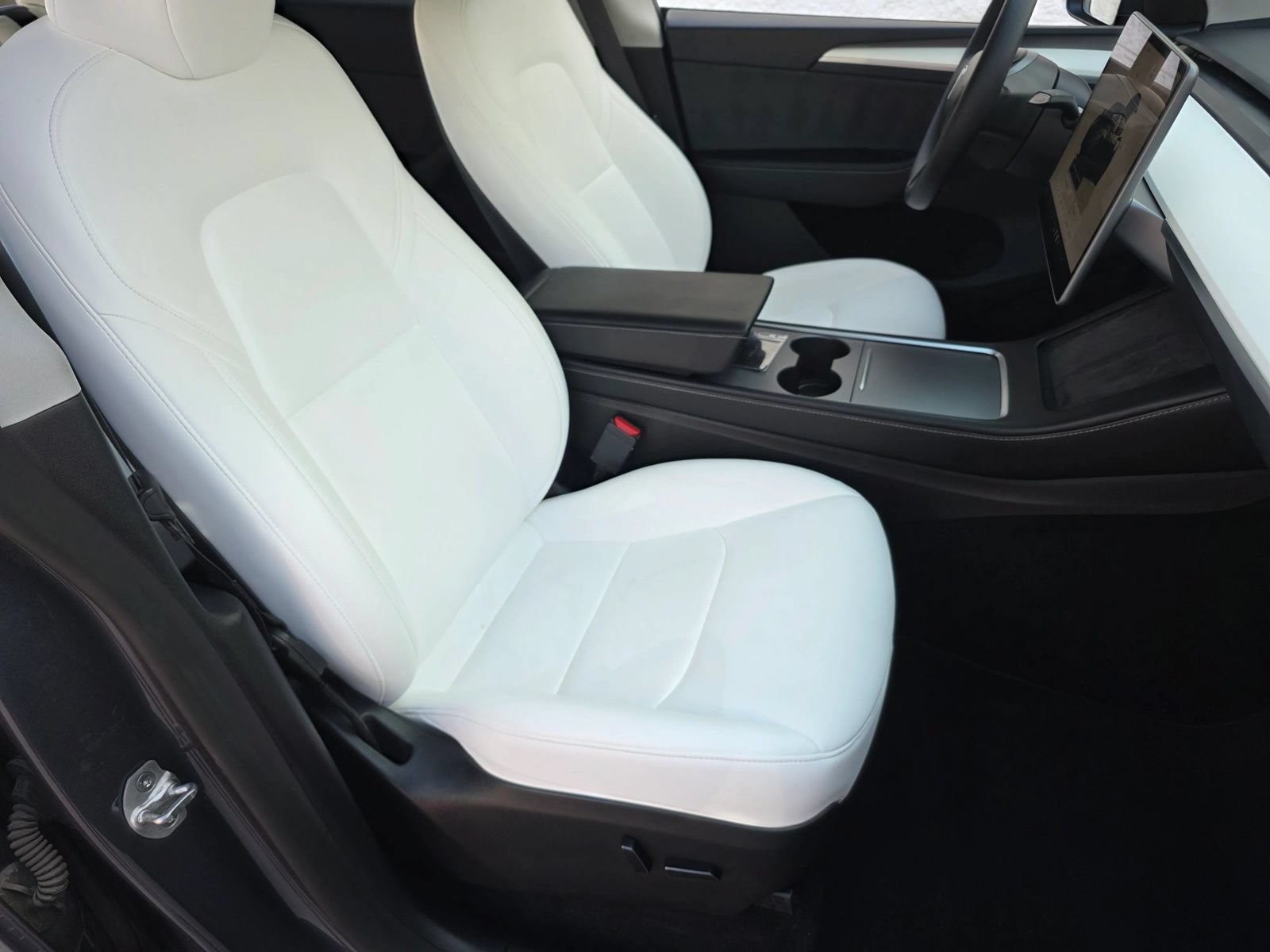 Used 2023 Tesla Model Y Long Range AWD/4WD image 29