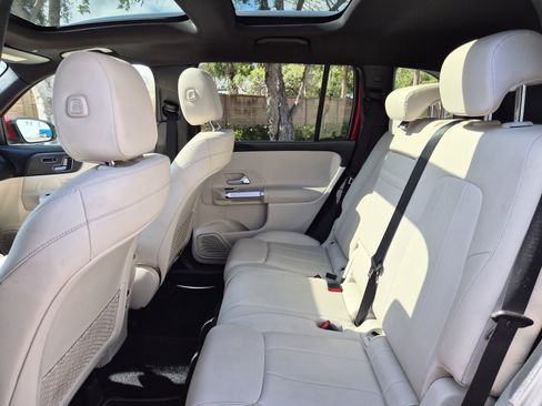 Used 2021 Mercedes-Benz GLB 250 4MATIC w/ Premium Package image 16