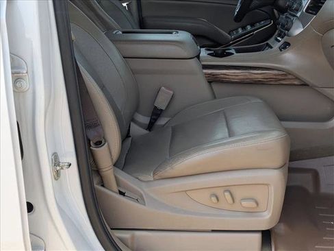 Used 2017 GMC Yukon SLT w/ Premium Edition image 24