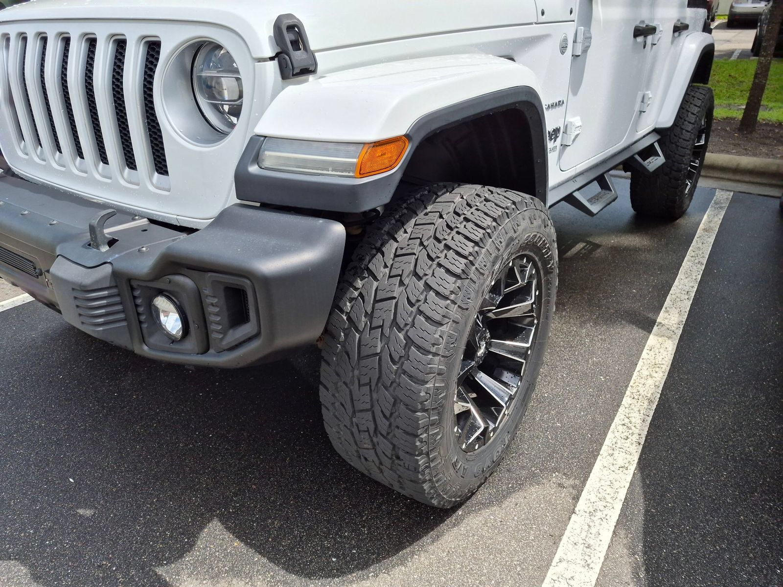 Used 2018 Jeep Wrangler Unlimited Sahara AWD/4WD image 7
