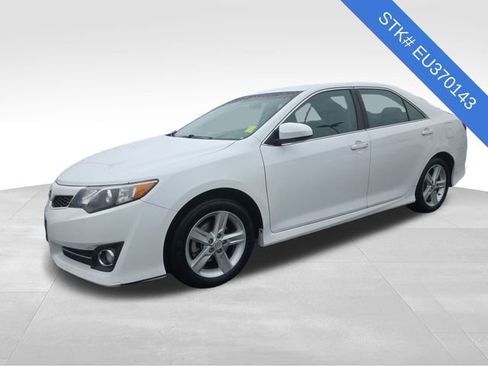 Used 2014 Toyota Camry L image 3