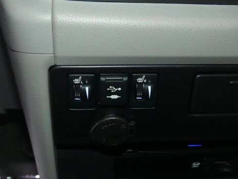 Used 2018 Toyota Sienna XLE Premium w/ Cargo Management Package image 38