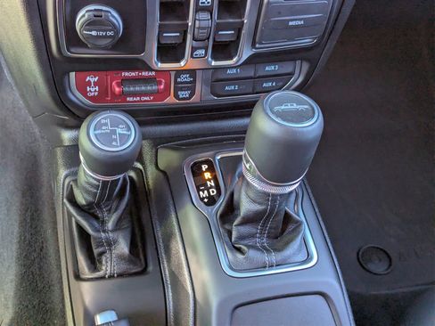 Used 2025 Jeep Gladiator Rubicon image 22