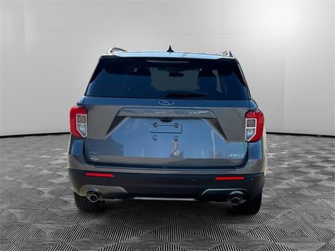 Used 2022 Ford Explorer XLT w/ Equipment Group 202A image 4