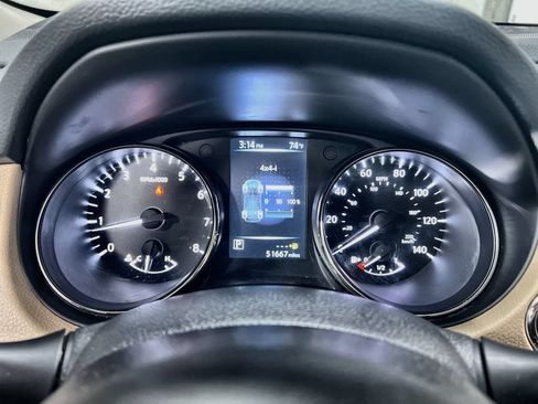 Used 2017 Nissan Rogue SV AWD/4WD image 17