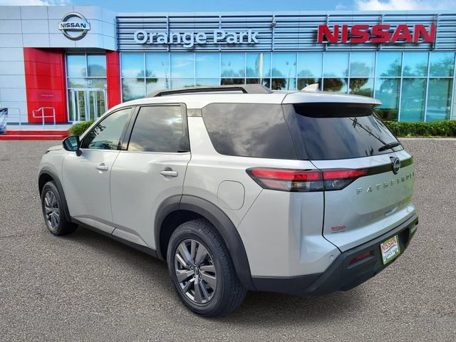 Used 2025 Nissan Pathfinder SV FWD image 3