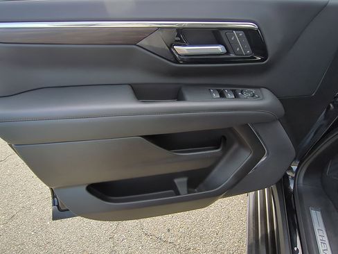 Used 2025 Chevrolet Tahoe LT image 22