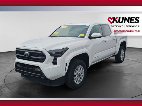 Used 2024 Toyota Tacoma SR5 AWD/4WD image 10