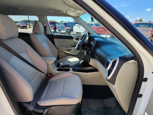 Used 2023 Kia Soul LX w/ LX Technology Package FWD image 15