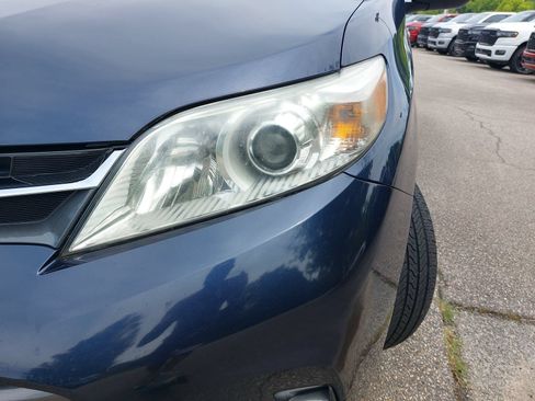 Used 2018 Toyota Sienna XLE Premium FWD image 34