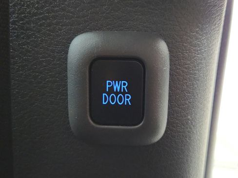 Used 2021 Toyota Sienna XSE FWD image 32