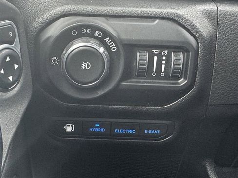 Certified 2022 Jeep Wrangler Unlimited Sahara w/ Cold Weather Group image 24