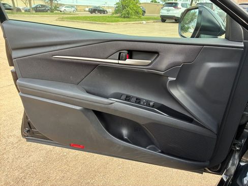 Used 2025 Toyota Camry LE image 18