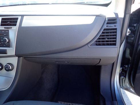 Used 2010 Chrysler Sebring Touring image 31