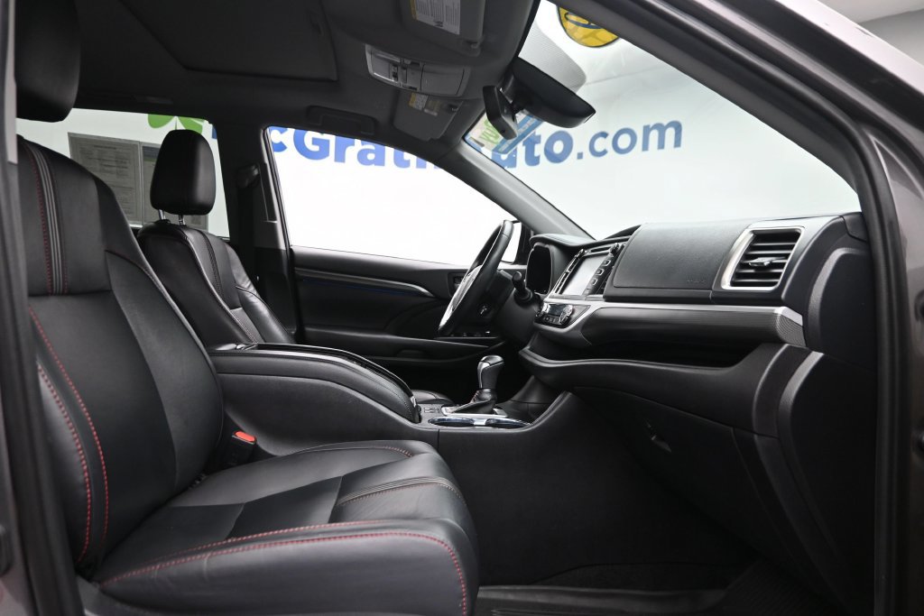 Used 2019 Toyota Highlander SE AWD/4WD image 9