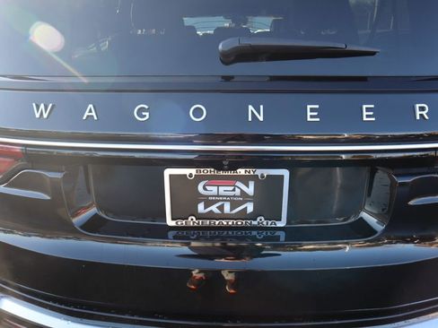 Used 2025 Jeep Wagoneer L Series II w/ 8-pass Seating Package image 24