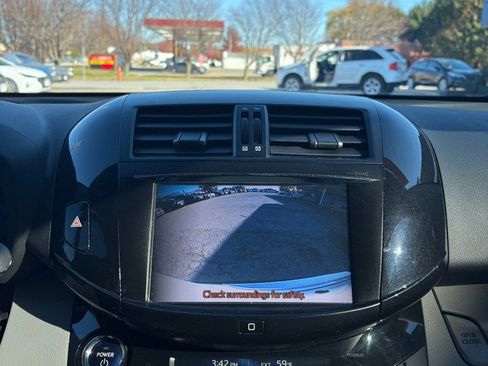 Used 2013 Toyota RAV4 EV image 18