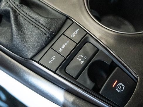 Used 2022 Toyota Camry SE w/ Carpet Mat Package (TMS) AWD/4WD image 23