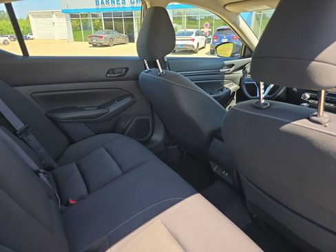 Used 2025 Nissan Altima 2.5 SV FWD image 15