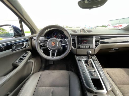 Used 2018 Porsche Macan AWD/4WD image 5