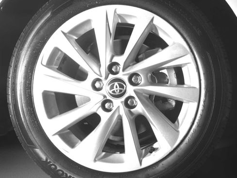 Used 2024 Toyota Camry LE image 9