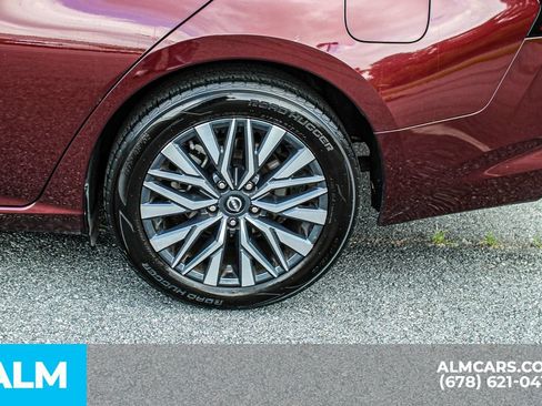 Used 2024 Nissan Altima 2.5 SV FWD image 15