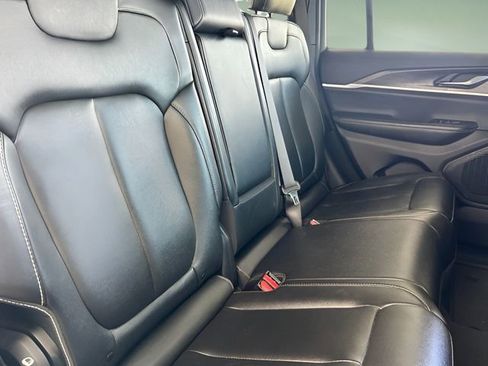 Used 2024 Jeep Grand Cherokee Limited image 31