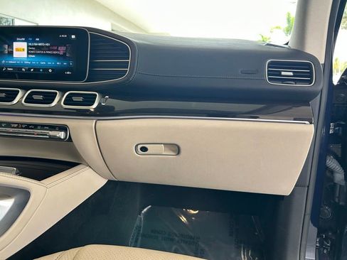 Used 2022 Mercedes-Benz GLS 450 4MATIC image 25