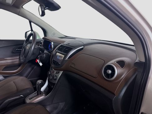 Used 2016 Chevrolet Trax LT image 29