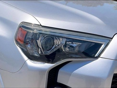 Used 2020 Toyota 4Runner SR5 AWD/4WD image 26