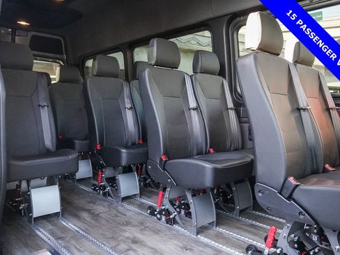 Used 2024 Mercedes-Benz Sprinter 2500 image 6