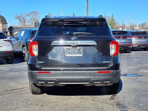 Used 2023 Ford Explorer XLT image 4