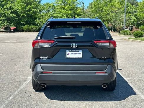 Used 2021 Toyota RAV4 XLE Premium FWD image 4