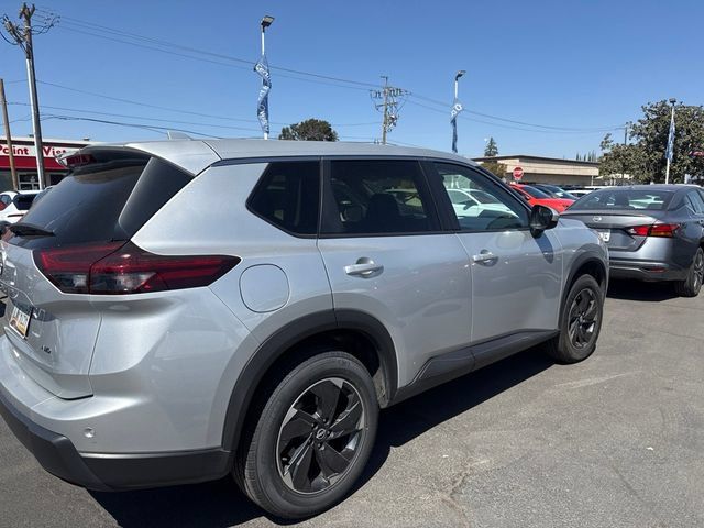 Used 2025 Nissan Rogue SV AWD/4WD image 4