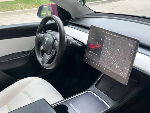 Used 2021 Tesla Model Y Long Range image 12