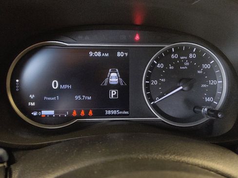 Used 2024 Nissan Versa SV FWD image 23