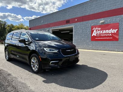 Used 2022 Chrysler Pacifica Touring-L