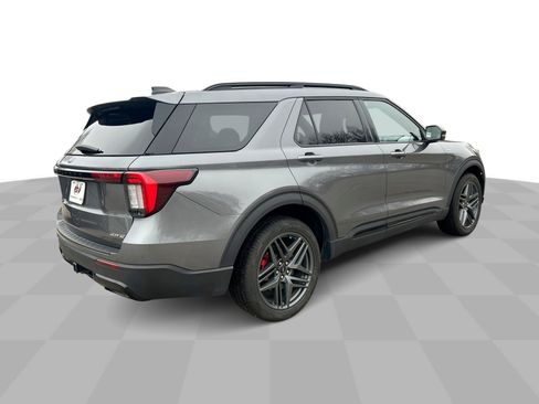 Used 2025 Ford Explorer ST-Line w/ ST-Line Street Pack image 10