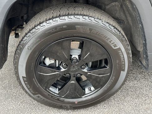 Used 2023 Jeep Grand Cherokee 4WD 4xe image 22