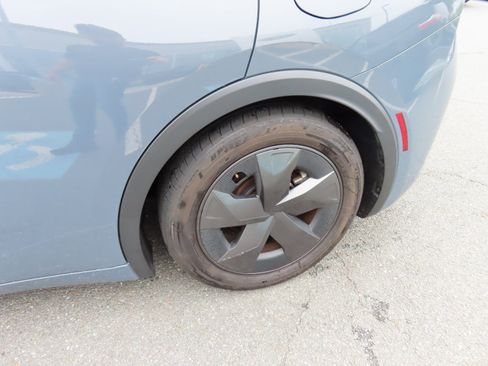 Used 2024 Toyota Prius LE image 9