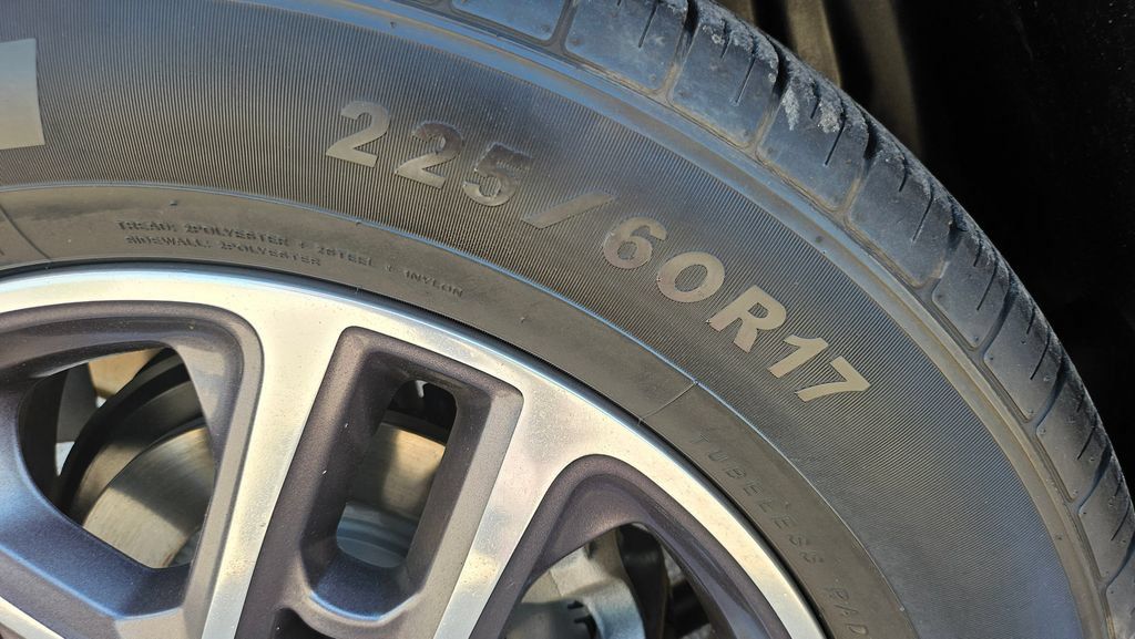 Used 2017 Jeep Compass Latitude w/ Popular Equipment Group AWD/4WD image 19