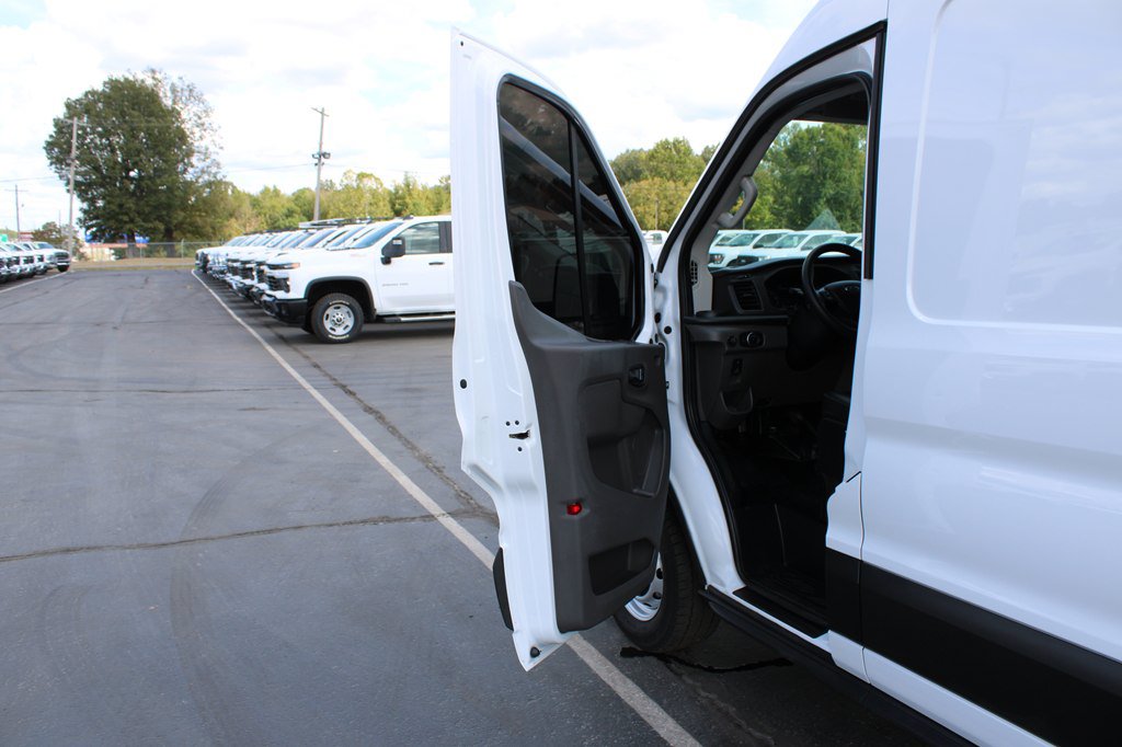 Used 2025 Ford Transit 250 148 Medium Roof RWD image 23