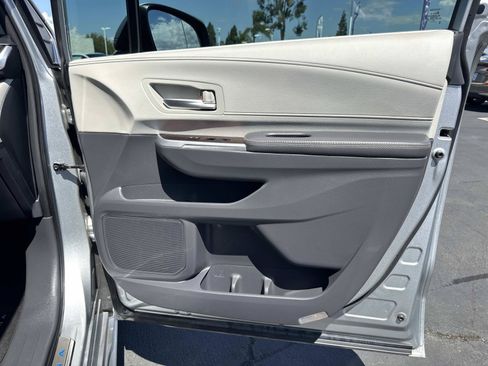 Used 2022 Toyota Sienna XLE FWD image 31