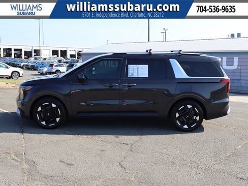Used 2025 Kia Carnival EX FWD image 5