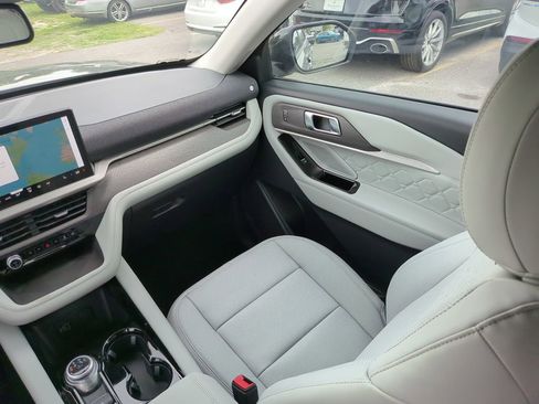 New 2026 Ford Explorer Platinum w/ LUX Leather Package AWD/4WD image 15