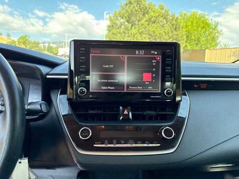 Used 2022 Toyota Corolla LE FWD image 16